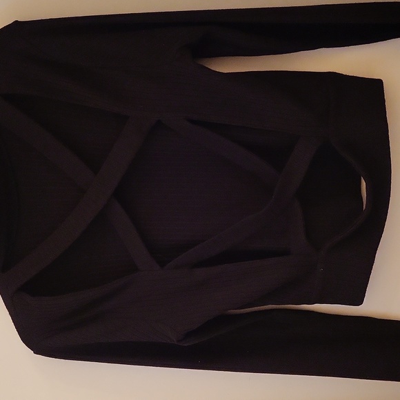Mock neck open back crop sweater - Picture 2 of 4